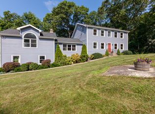 20 Whitewood Dr, Branford, CT 06405