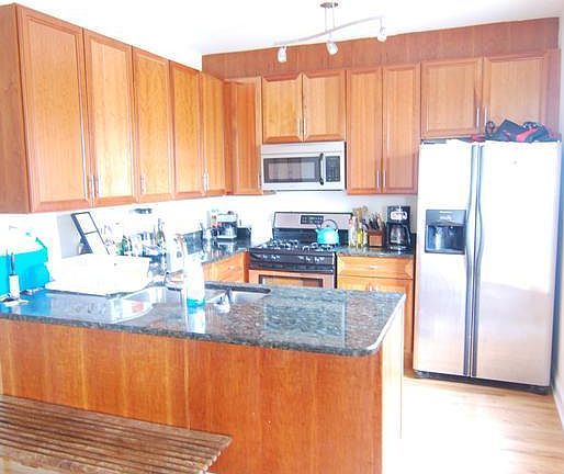 5th image of 3515 W Ainslie St #423