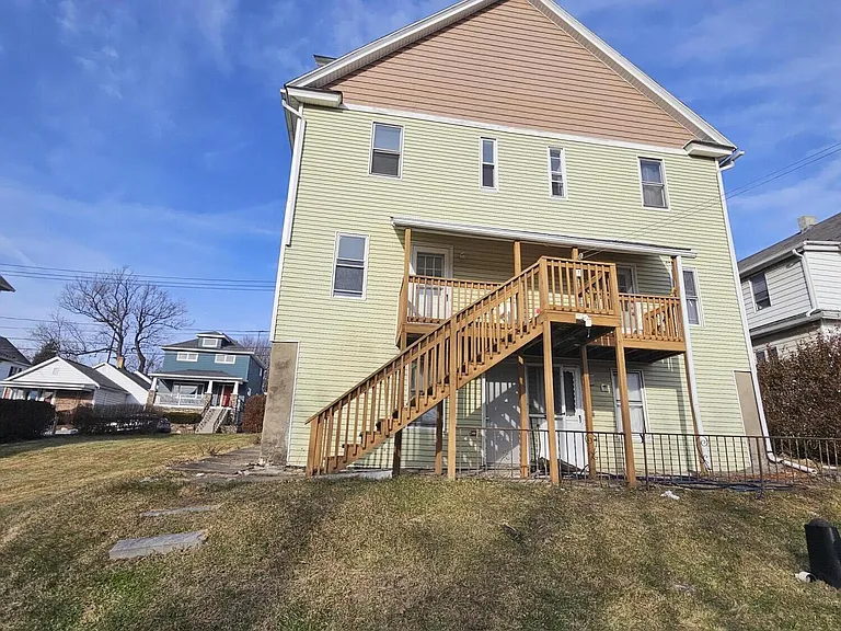 1044 John Ave — Photo 4