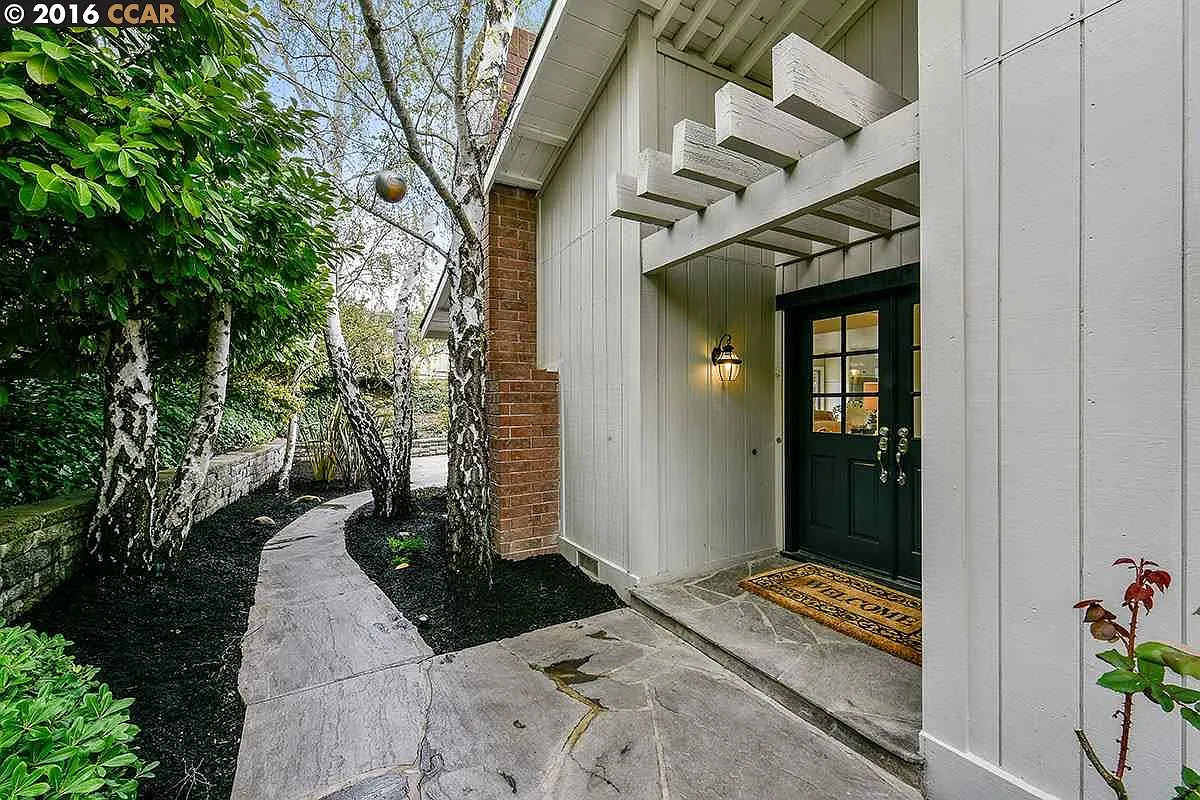 578 Saint George Rd photo 1