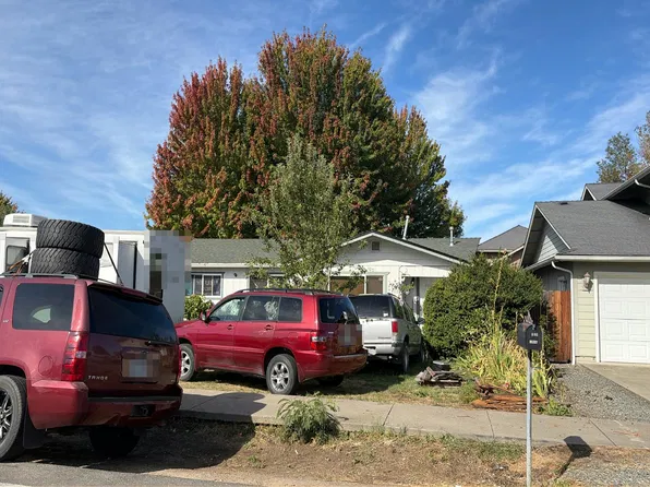 110 Neila Ln, Grants Pass, OR 97527