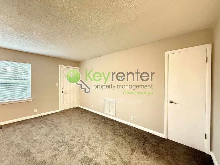 305 Sunrise Ln #B — Photo 4