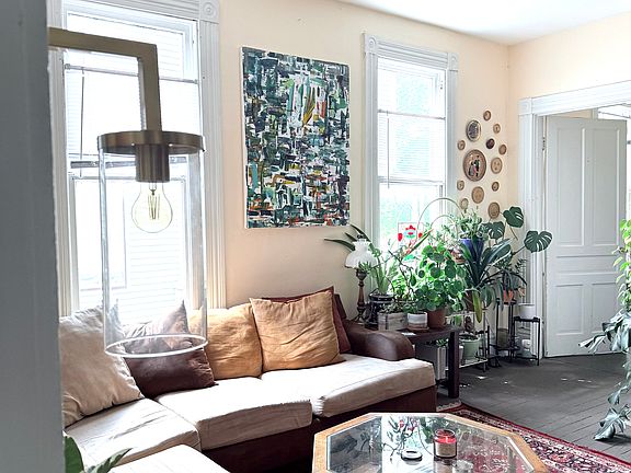3rd image of 326 Woodland Ave APT 2