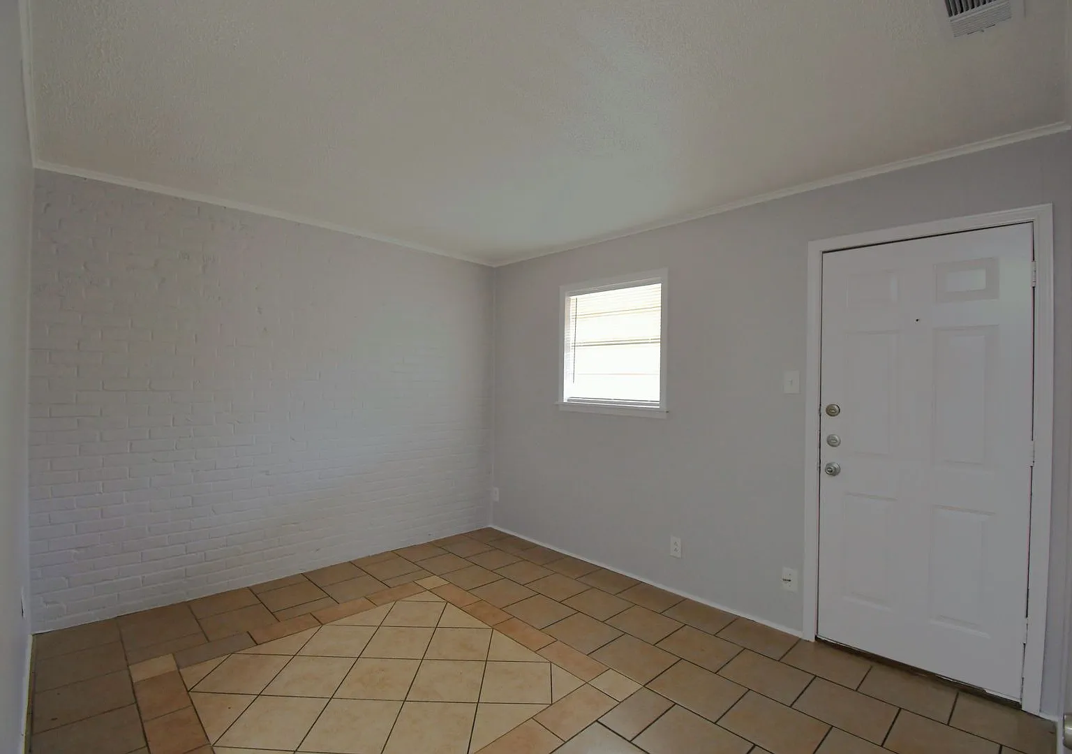1629 W Mims St — Photo 4