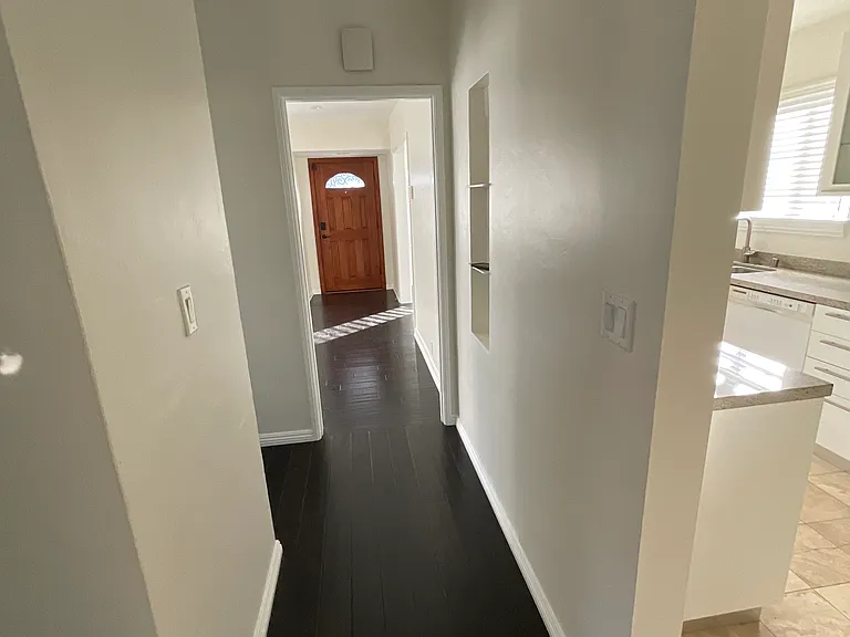 15233 Camarillo St — Photo 17