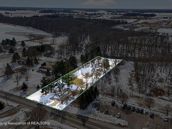 2nd image of 2540 E Round Lake Rd