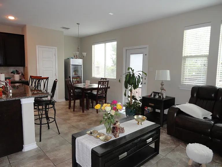 23410 Woodlawn Rdg — Photo 2