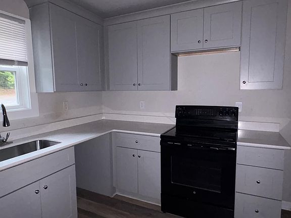 3rd image of 1425 Walls Ln