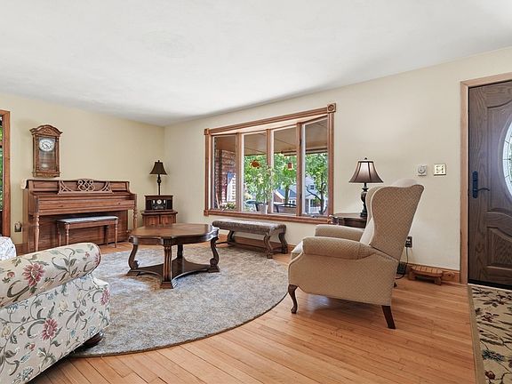 4th image of 107 Jeanine Ct