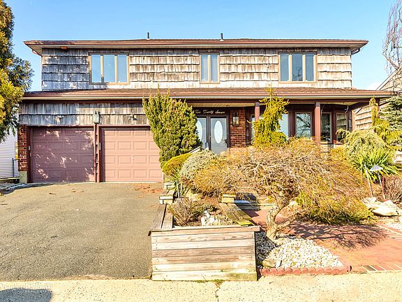 4th image of 227 Lagoon Dr E