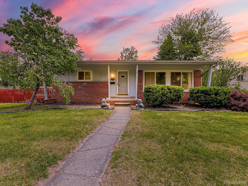 1st image of 19848 Maplewood St