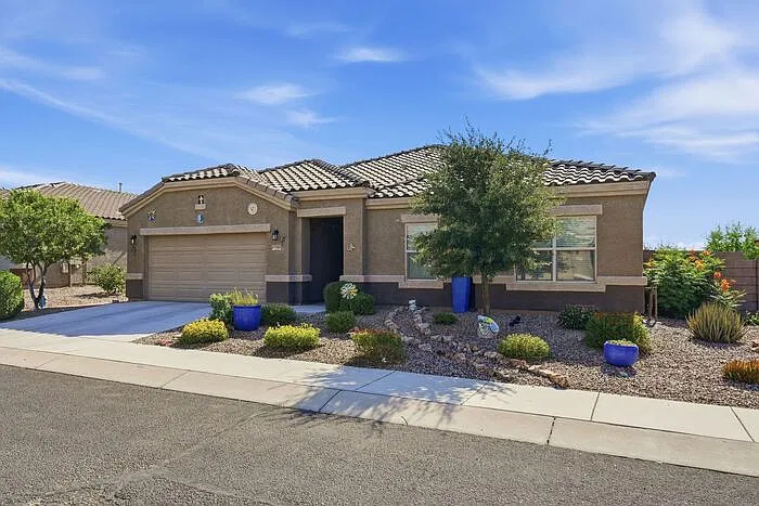 4 bed, 2.0 bath, 2101 sqft, $2,000 — Photo 3
