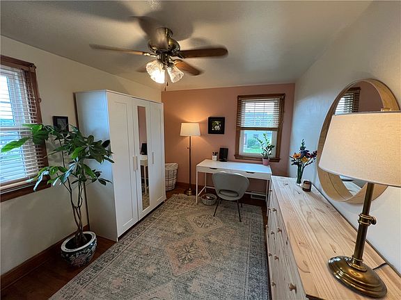 5th image of 731 Highland Ave