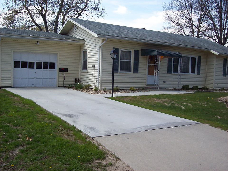 1st image of 822 Woodbine St