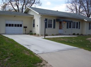 822 Woodbine St, Willard, OH 44890