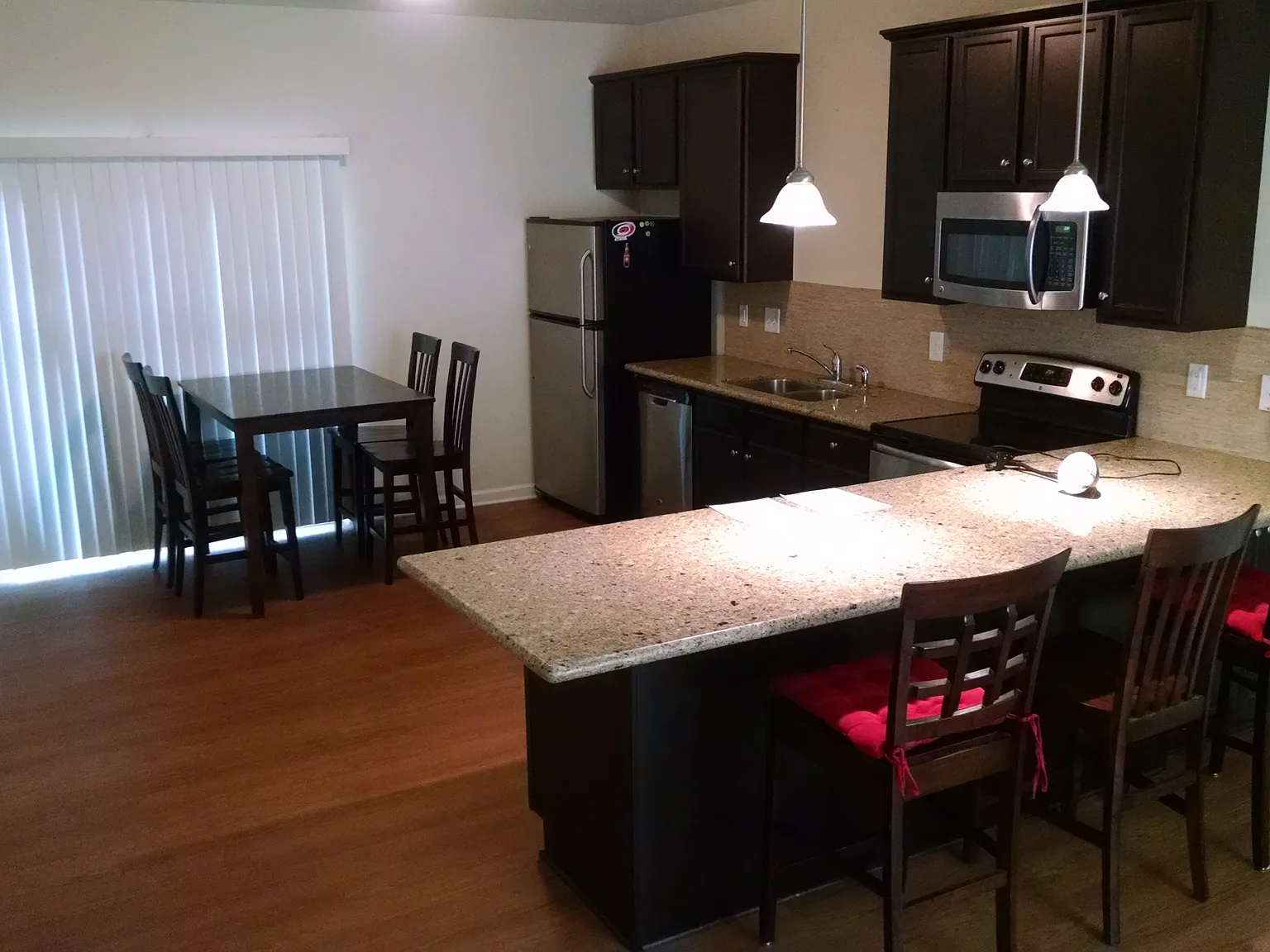 3 bed, 3.5 bath, 1375 sqft, $1,875 — Photo 3