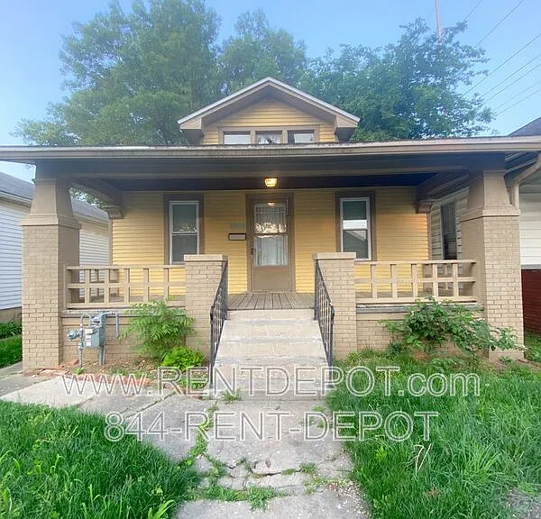 1016 Marshall Ave — Photo 1