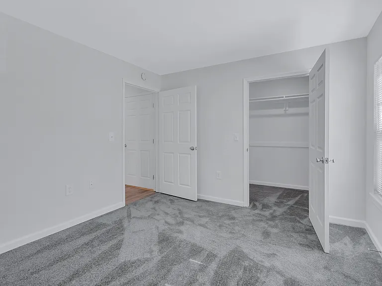 DRING'S REACH APARTMENTS — Photo 14