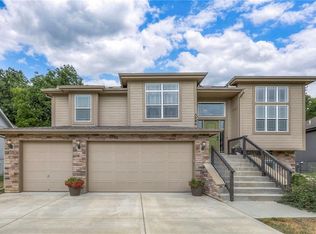 5084 NW Timberline Dr, Riverside, MO 64150