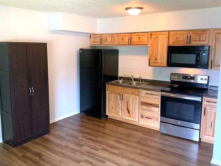 536 Buttinger Pl — Photo 2