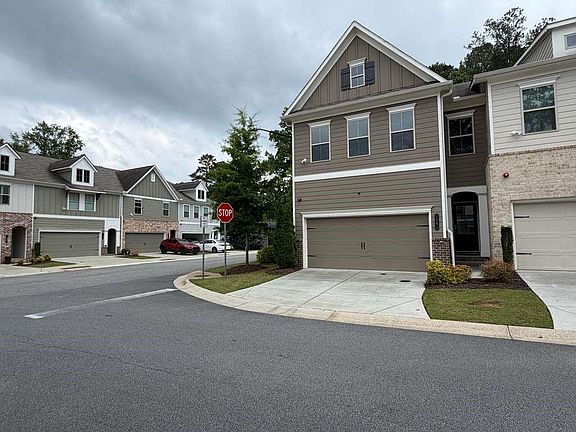 3rd image of 1084 Broadview Dr