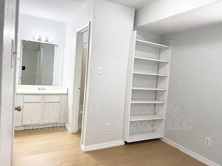 513 S Park Dr #302 — Photo 8