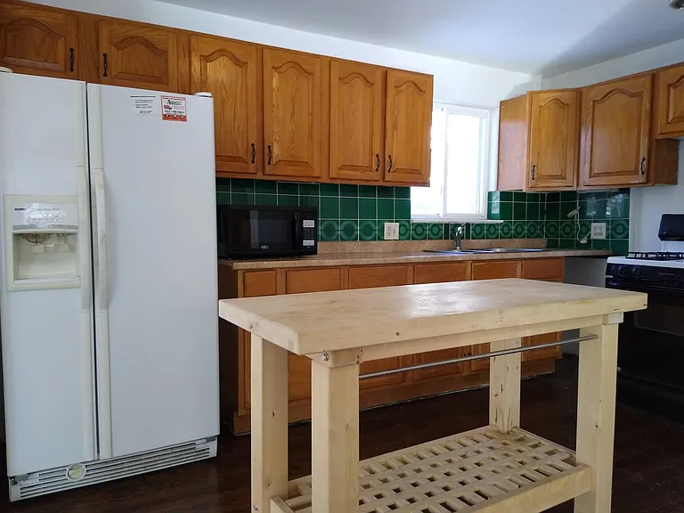 2128 Hooker St — Photo 9