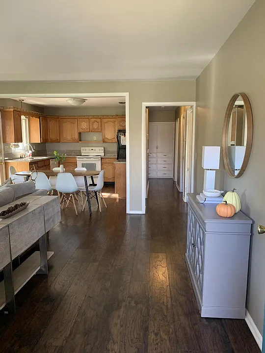 4 bed, 2.5 bath, 2100 sqft, $2,700 — Photo 4