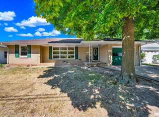 1205 Sheridan Rd, Pekin, IL 61554