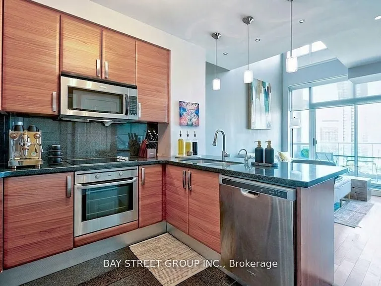 1 Avondale Ave #UPH3 — Photo 8