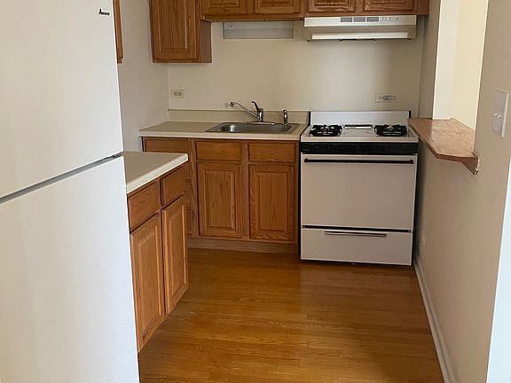 2nd image of 3508-10 N Wilton Ave #13