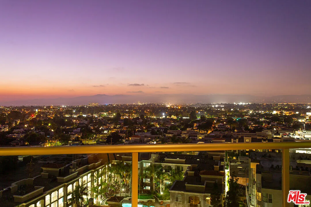 Building Photo - 13700 Marina Pointe Dr #909