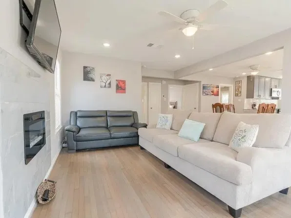 1408 Bowie Dr, Galveston, TX 77551