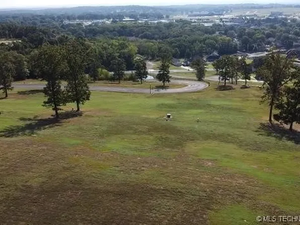 777 Ridgeview Dr, Tahlequah, OK 74464