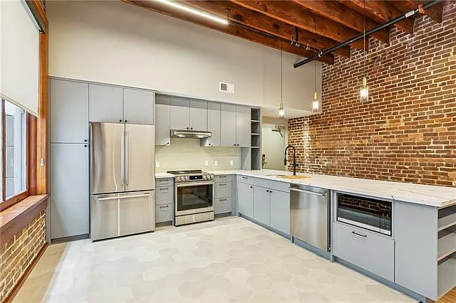 814 Howard Ave — Photo 4