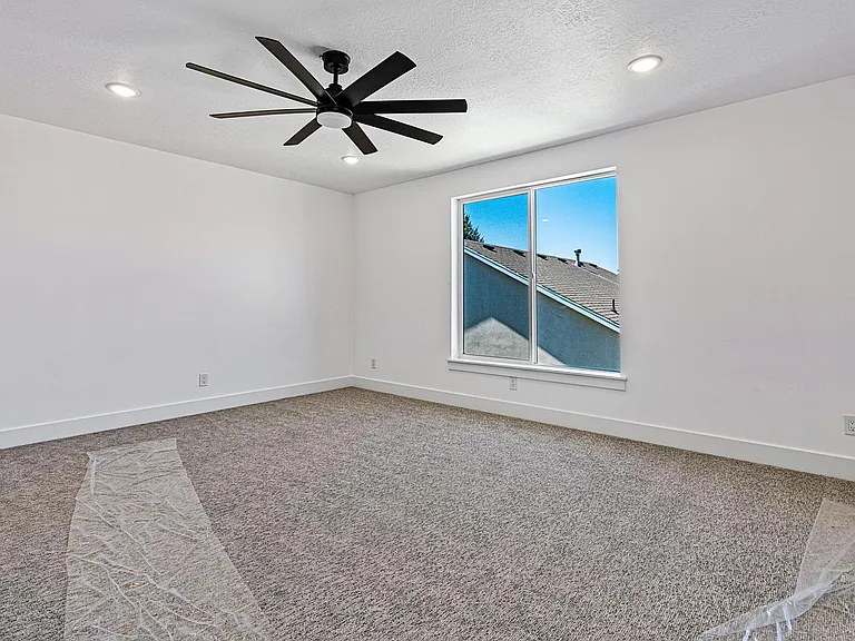 449 E Greenwood Ave — Photo 21