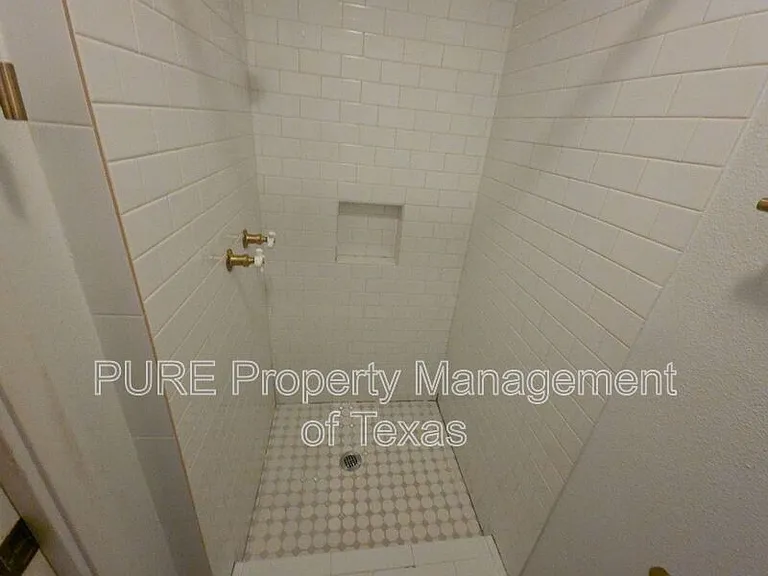 3000 Lakeside Dr — Photo 28