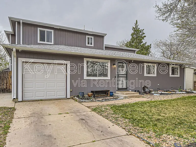 737 S Nome St #B — Photo 1