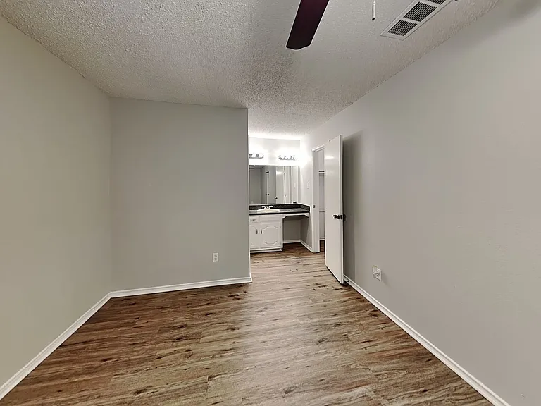 1349 Rutherford Dr — Photo 10
