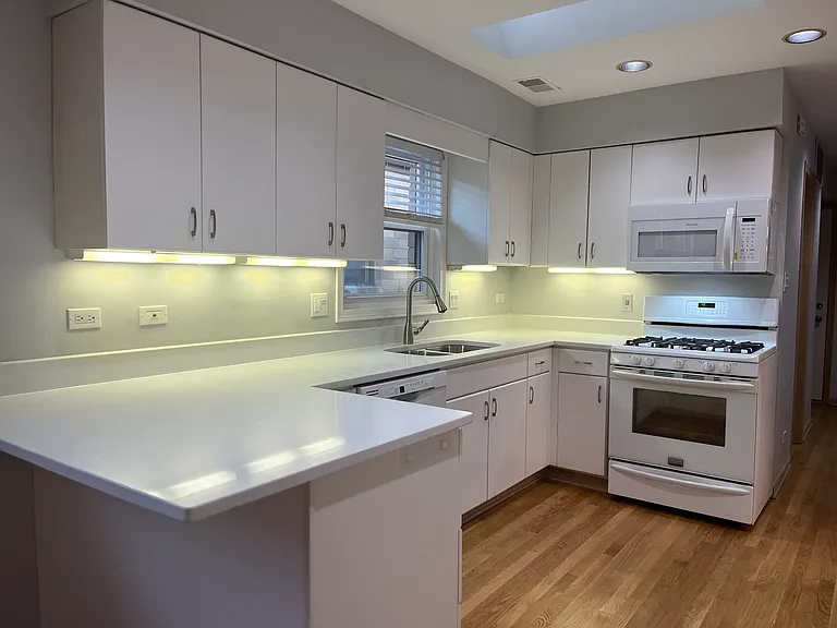 449 W 37th St #2 — Photo 5
