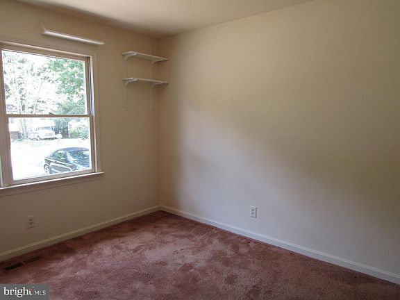 5th image of 418 Cleveland Ct