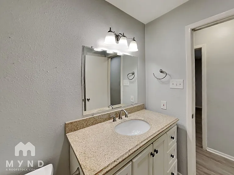 904 Redbud St — Photo 20