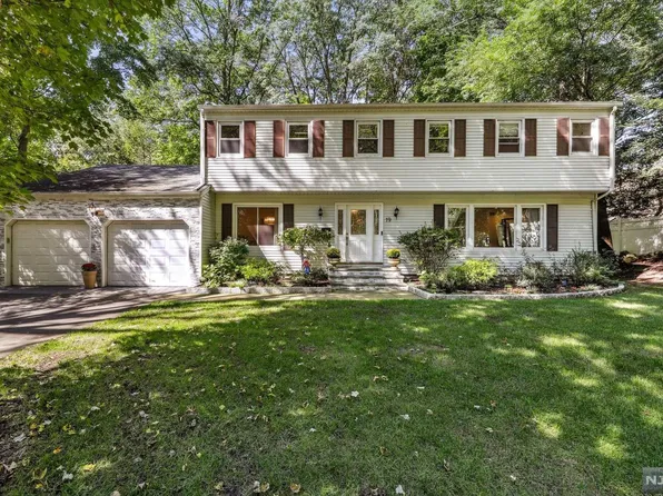 19 Parsells Ct, Closter, NJ 07624