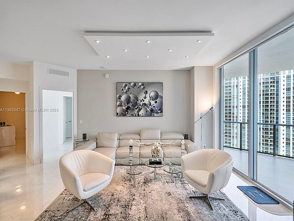 2nd image of 17111 Biscayne Blvd Unit 1607