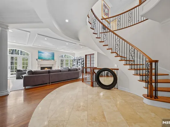 713 Bellaire Dr, Demarest, NJ 07627