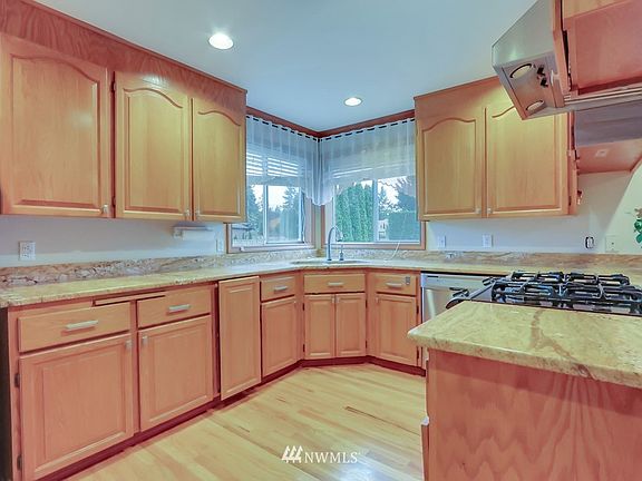 4th image of 16720 89th Ave E