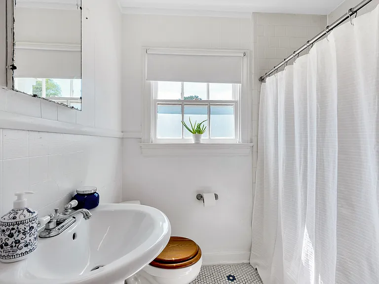 1509 Enid St — Photo 6