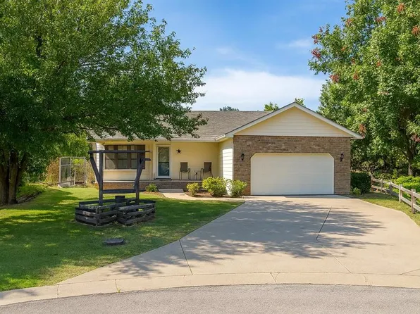 2805 Hennessey Ct, Dodge City, KS 67801