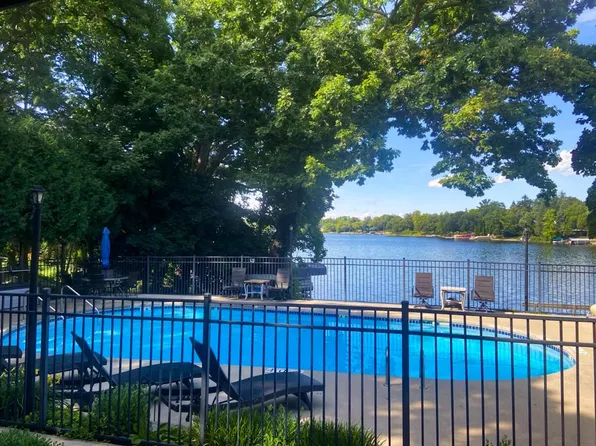 320 East Pleasant STREET #207, Oconomowoc, WI 53066