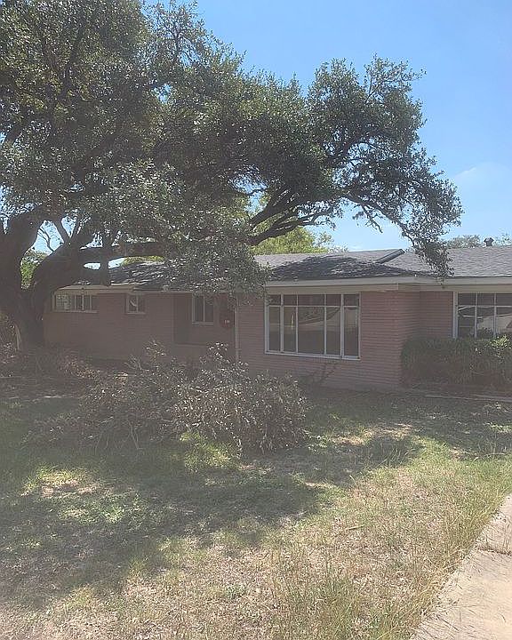 2nd image of 118 Jeanette Dr